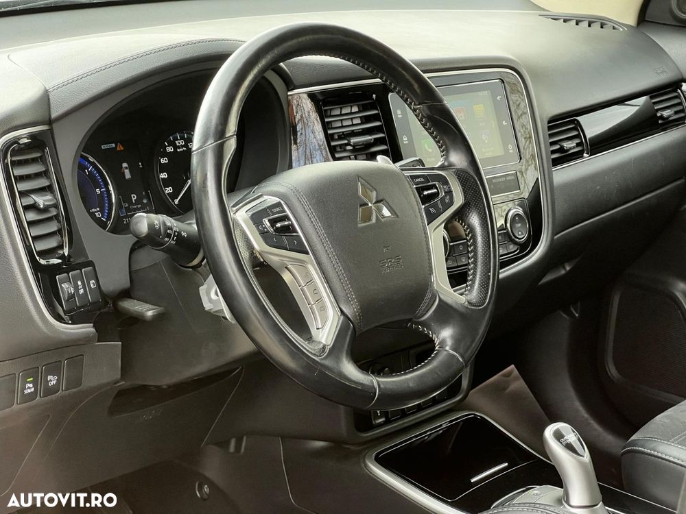 Mitsubishi Outlander - 13