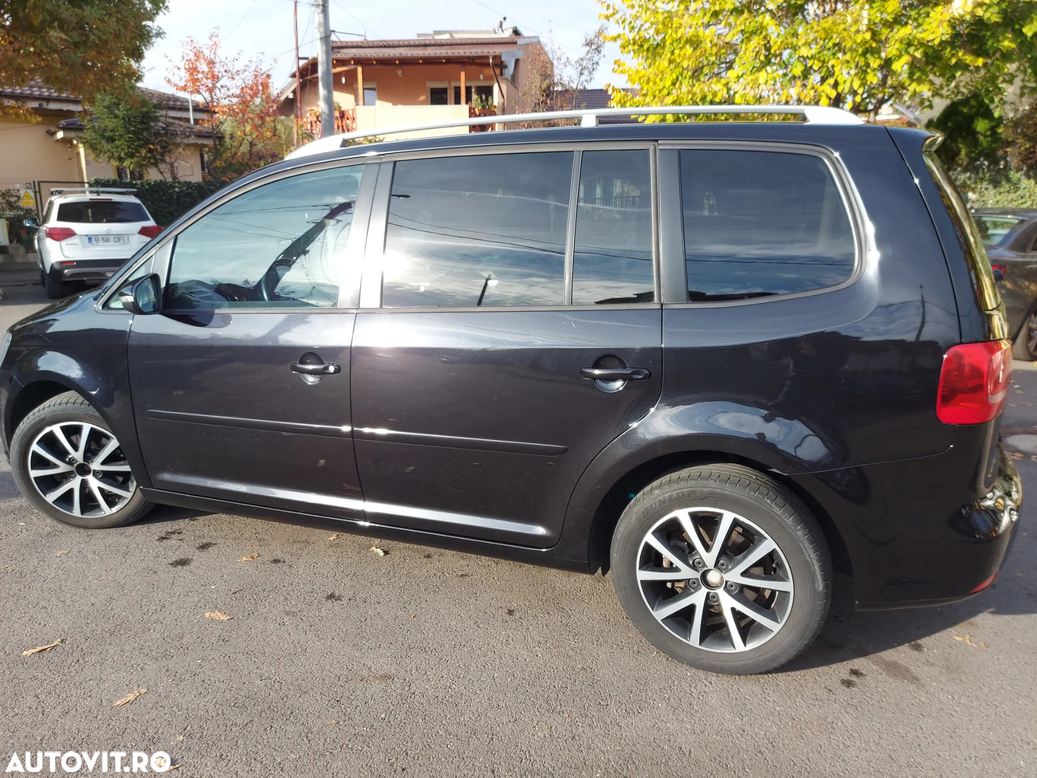 Volkswagen Touran 1.6 TDI DSG Comfortline - 4