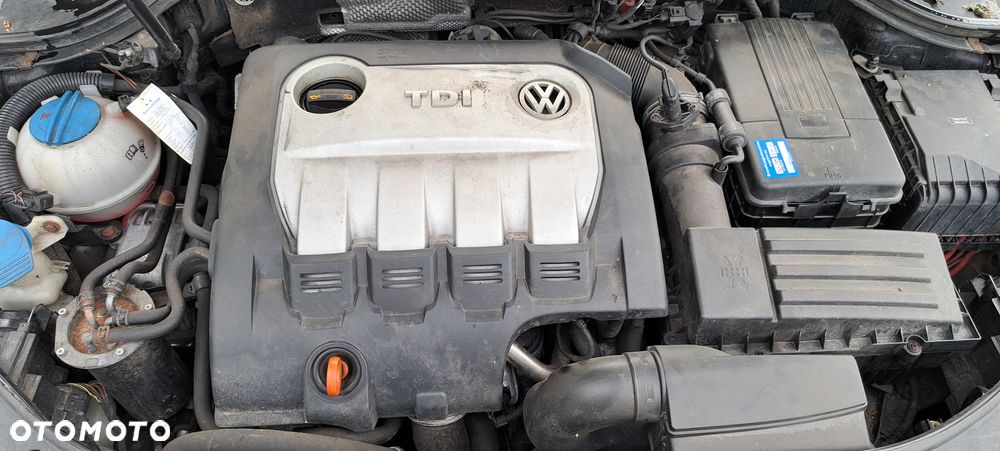 Volkswagen Passat 2.0 TDI DPF Sportline - 14