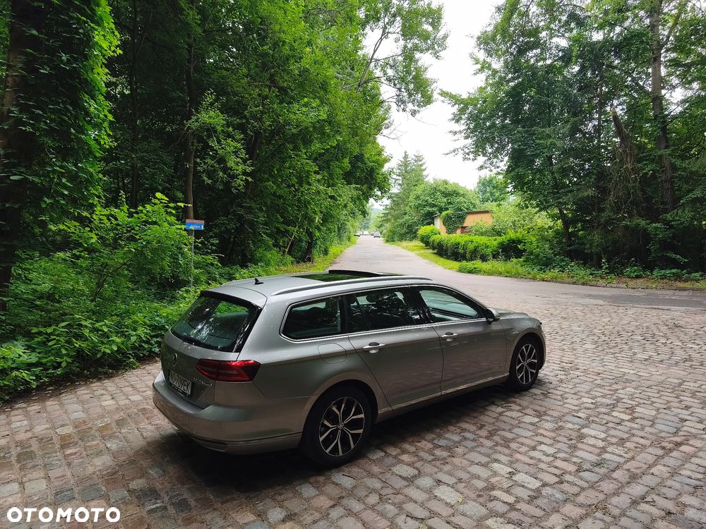 Volkswagen Passat - 1
