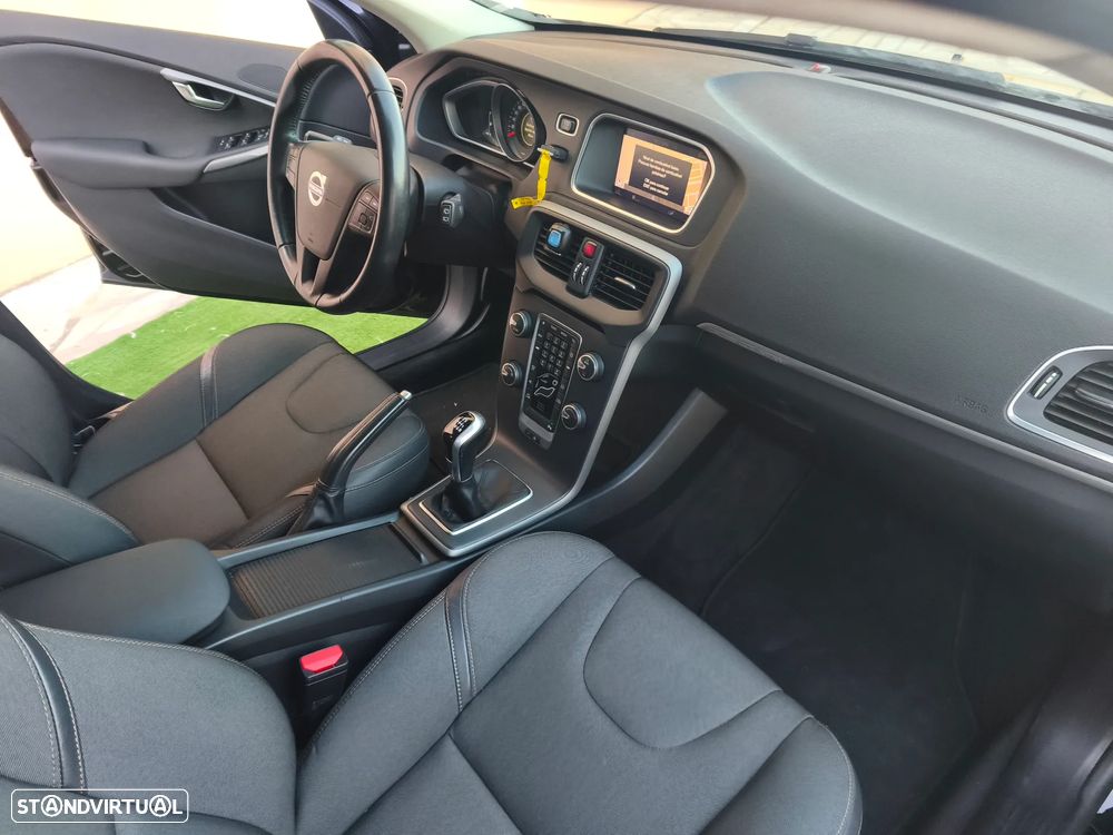 Volvo V40 Cross Country 2.0 D2 Summum - 16