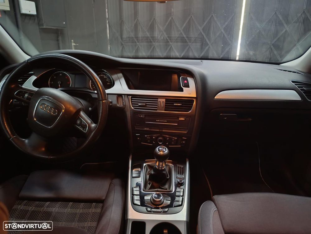 Audi A4 2.0 TDI Business Line Plus - 18