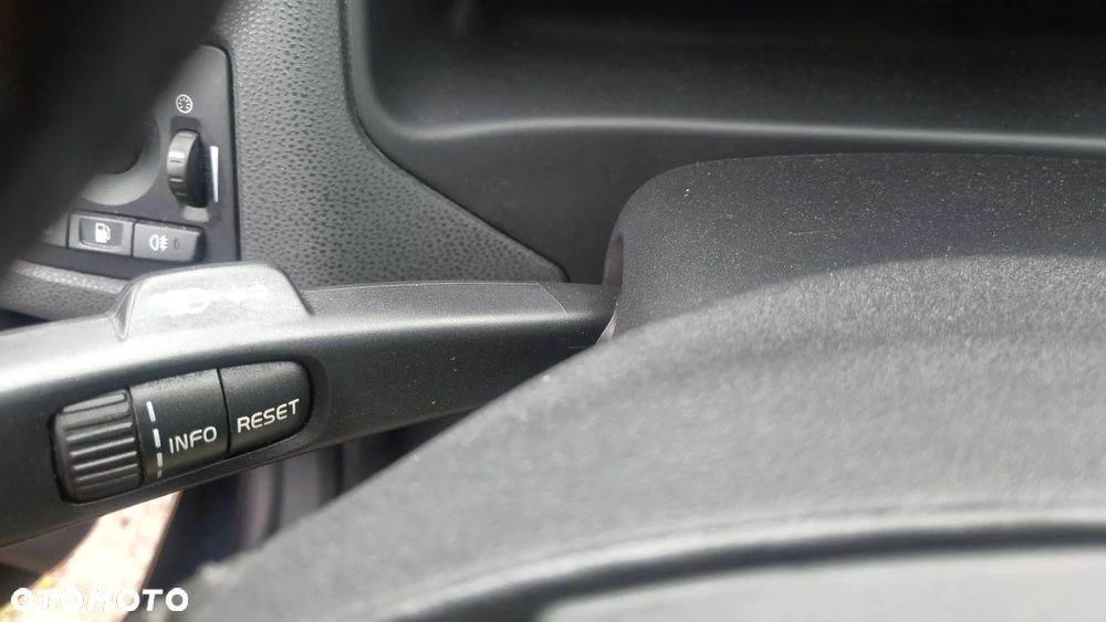 Volvo S40 D4 R-Design - 27