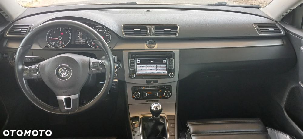 Volkswagen Passat 2.0 Blue TDI SCR Comfortline - 11