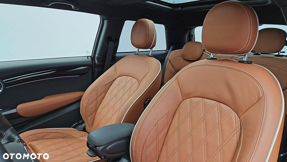 MINI Cooper SE Classic Trim - 11