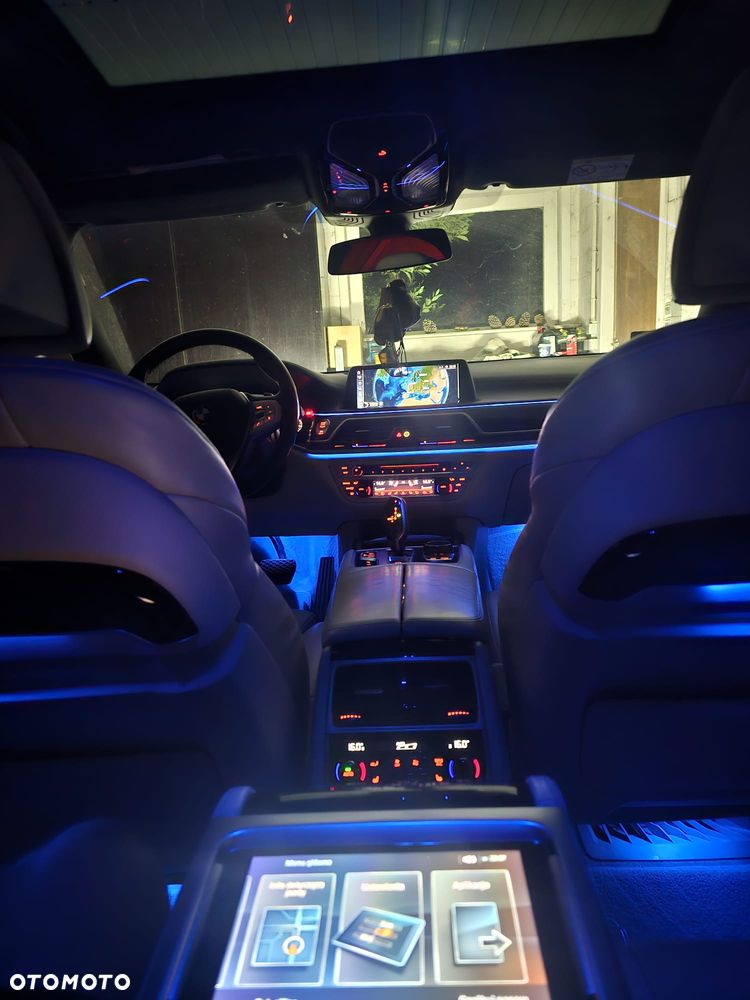 BMW Seria 7 750Li xDrive - 8
