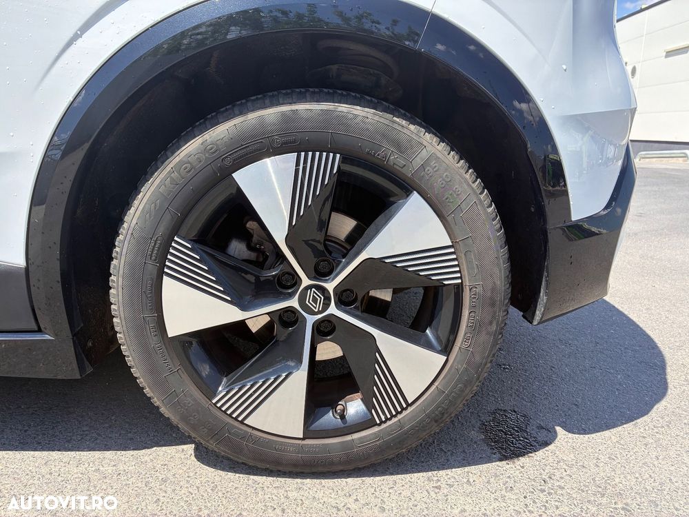 RENAULT Megane 2023 — imagine 2