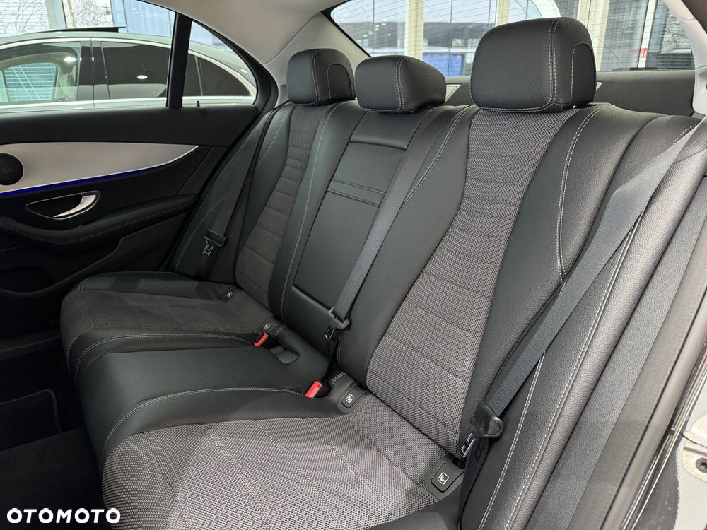Mercedes-Benz Klasa E 220 d 4-Matic AMG/Avantgarde - 13