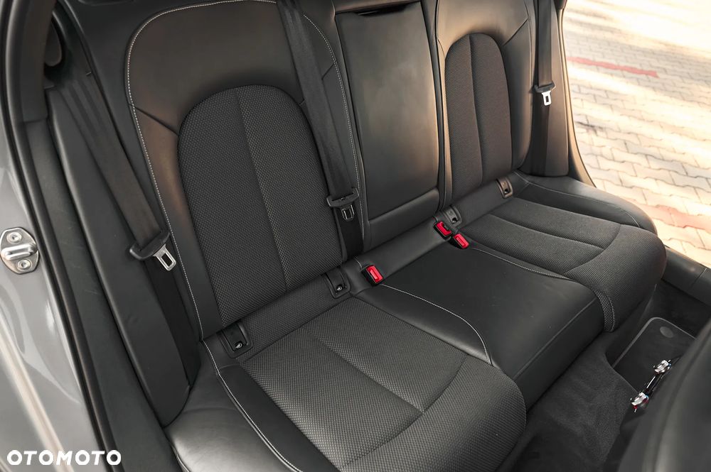 Audi A6 Avant 2.0 TDI Ultra S tronic - 28