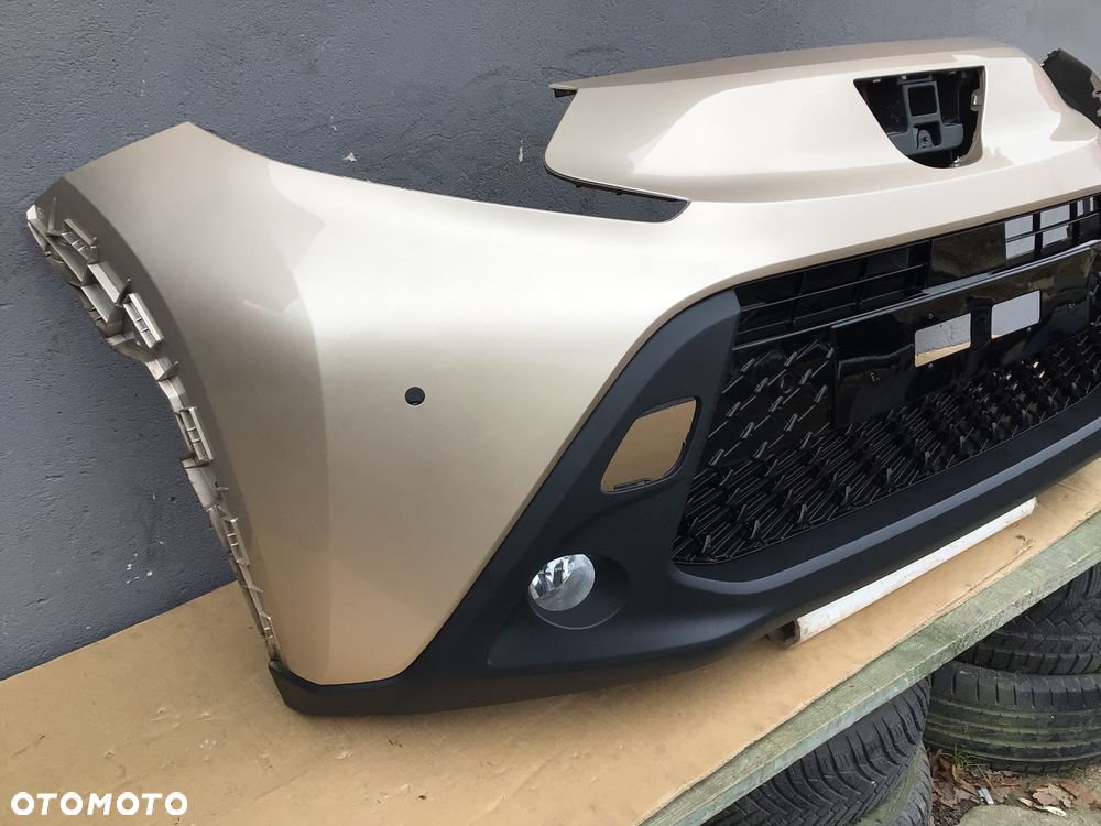 Zderzak przedni Toyota Aygo X kod 4U9 - 3