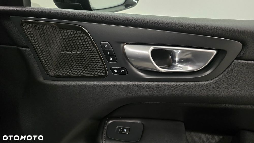 Volvo XC 60 B4 D AWD Ultimate Dark - 14