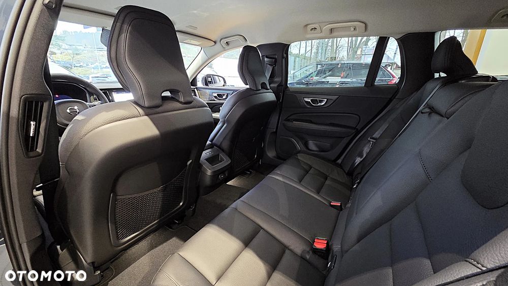 Volvo V60 B4 B Plus Dark - 8