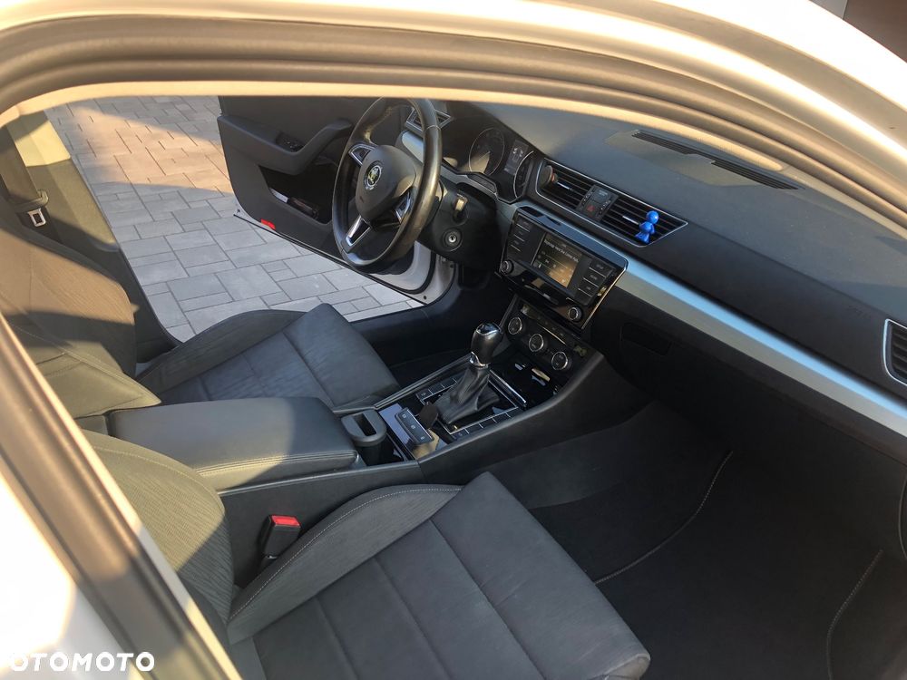 Skoda Superb 2.0 TDI Ambition DSG - 6