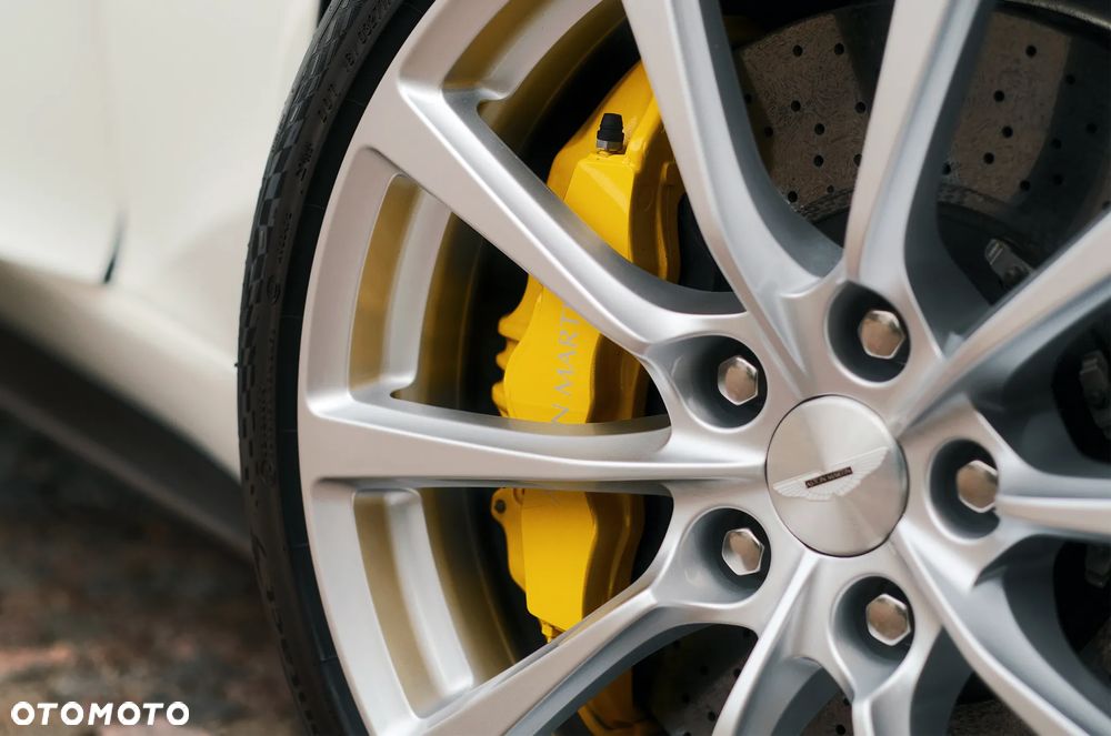 Aston Martin Vanquish - 25