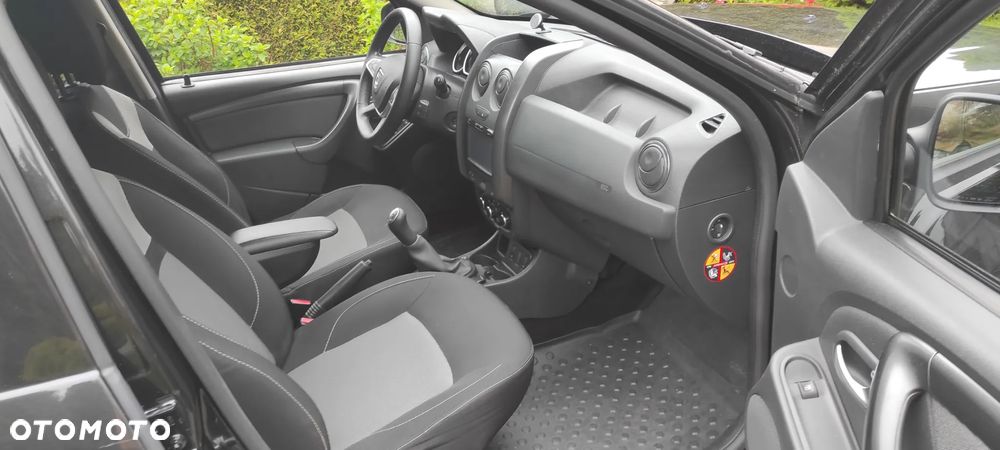 Dacia Duster 1.6 SCe Blackshadow S&S - 9