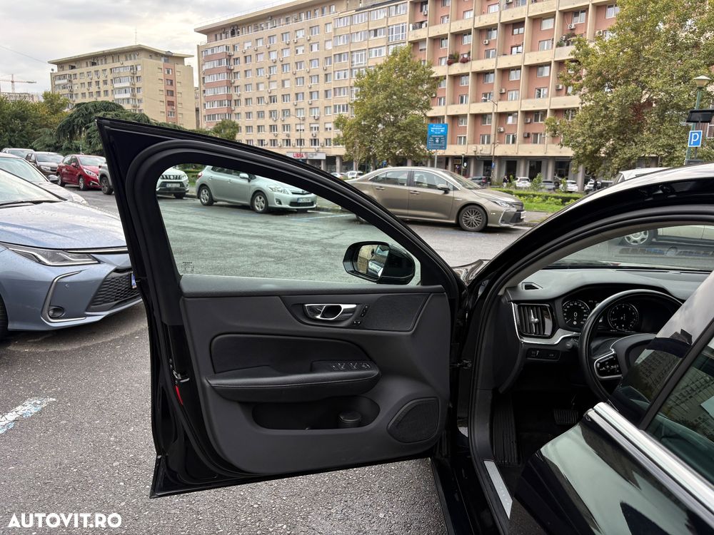 Volvo S60 B4 MHEV AT Plus Dark - 8