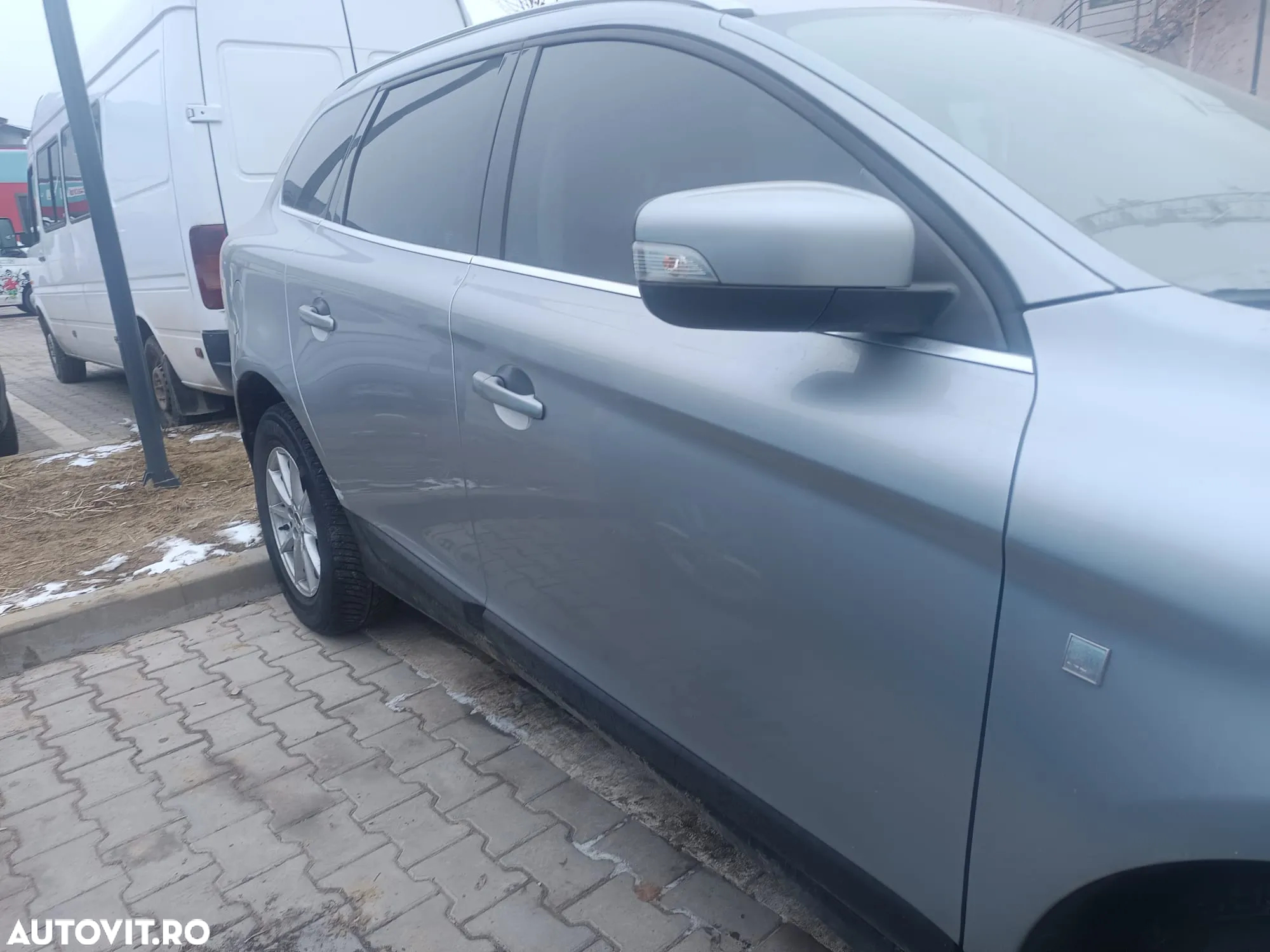 Dezmembram Volvo XC60 2012, 2.0 Diesel, cutie de viteze manuala - 2
