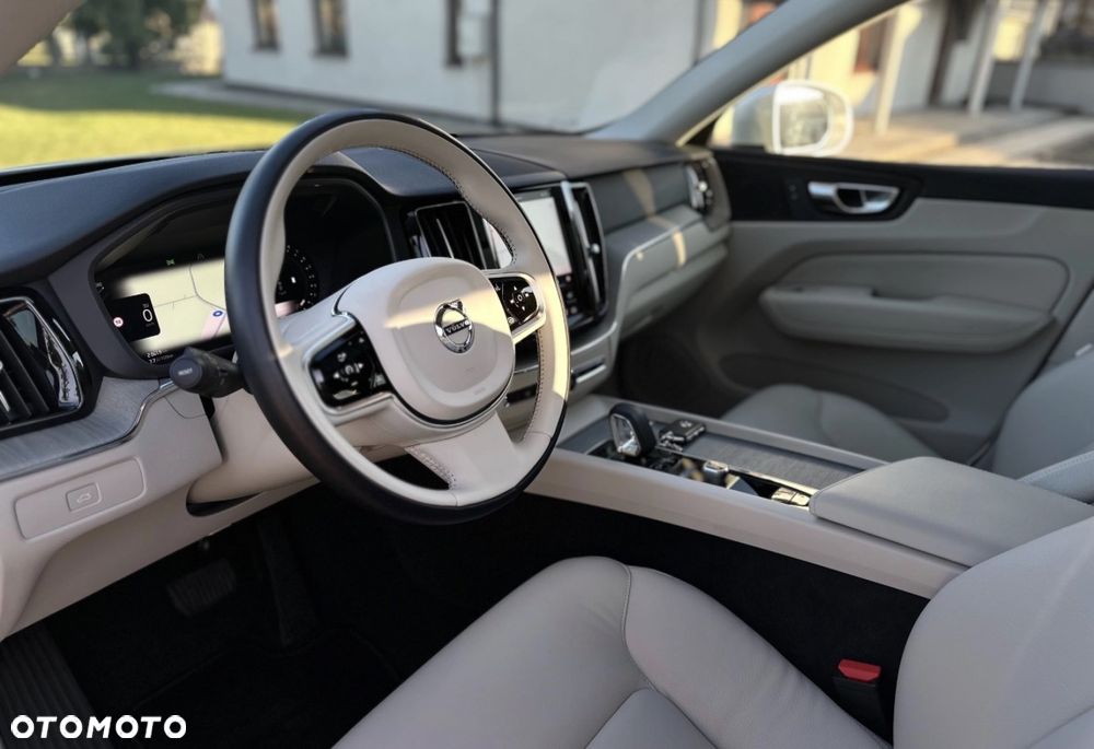 Volvo XC 60 B5 B AWD Momentum - 10