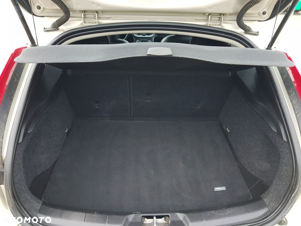 Volvo V40 T2 Momentum - 14