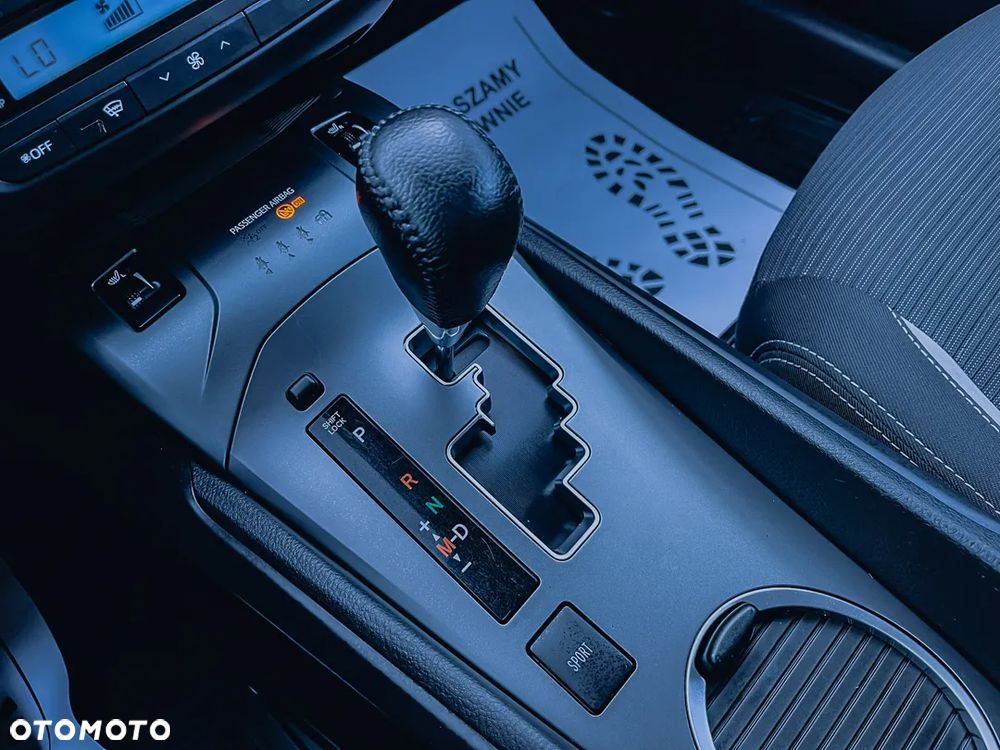 Toyota Avensis 1.8 Premium MS - 19