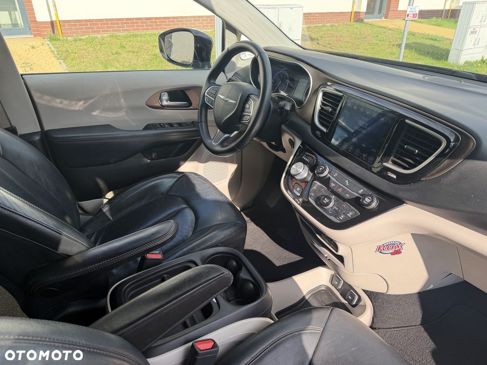 Chrysler Pacifica - 3