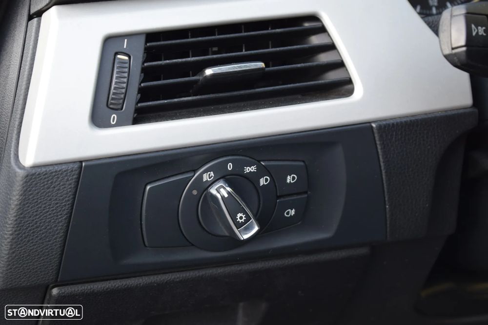 BMW 320 d Coupe Auto - 27