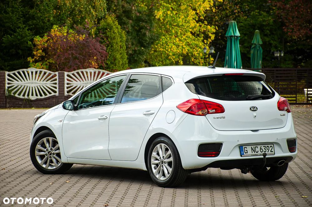 Kia Ceed 1.6 CRDi 136 ISG Platinum Edition - 16