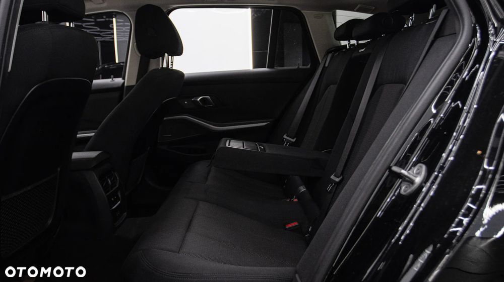 BMW Seria 3 320i Advantage sport - 18