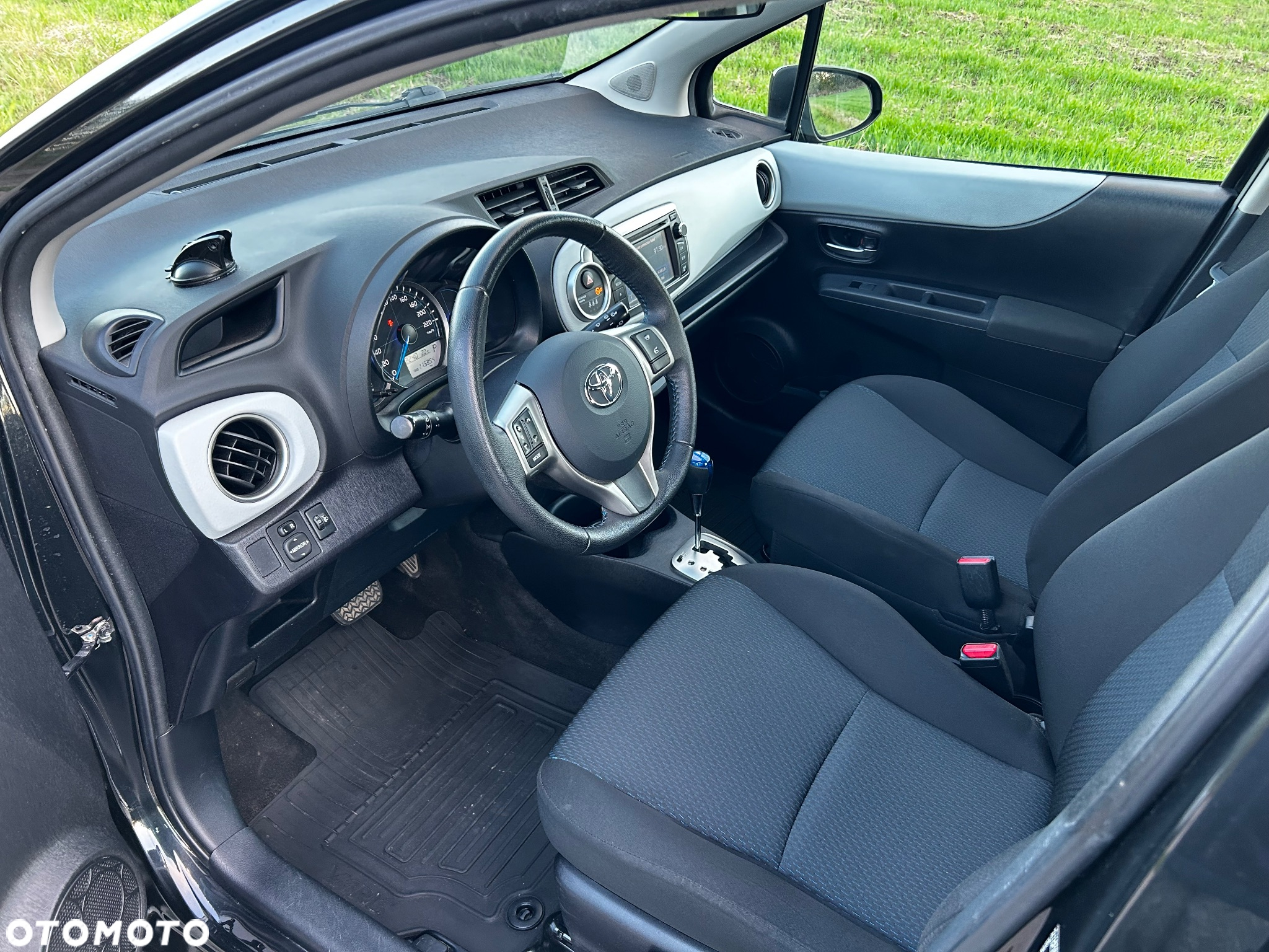 Toyota Yaris Hybrid 1.5 VVT-i - 13