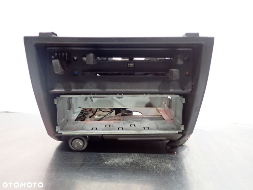 PANEL STEROWANIA NAWIEWU AUDI 80 B2 - 1