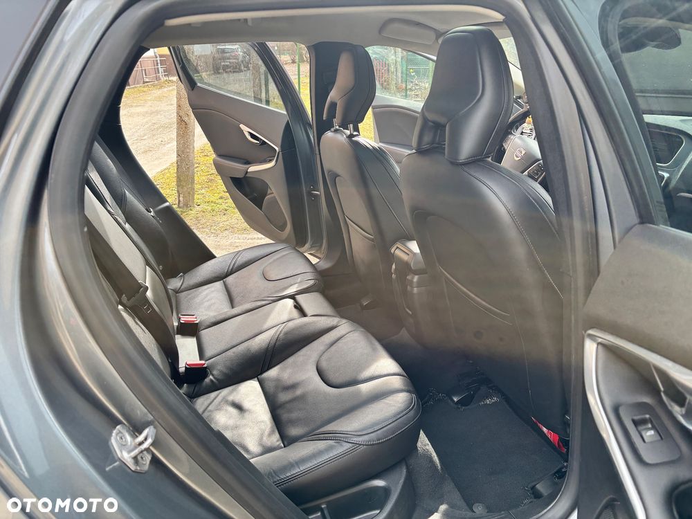Volvo V40 D4 Drive-E Momentum - 24