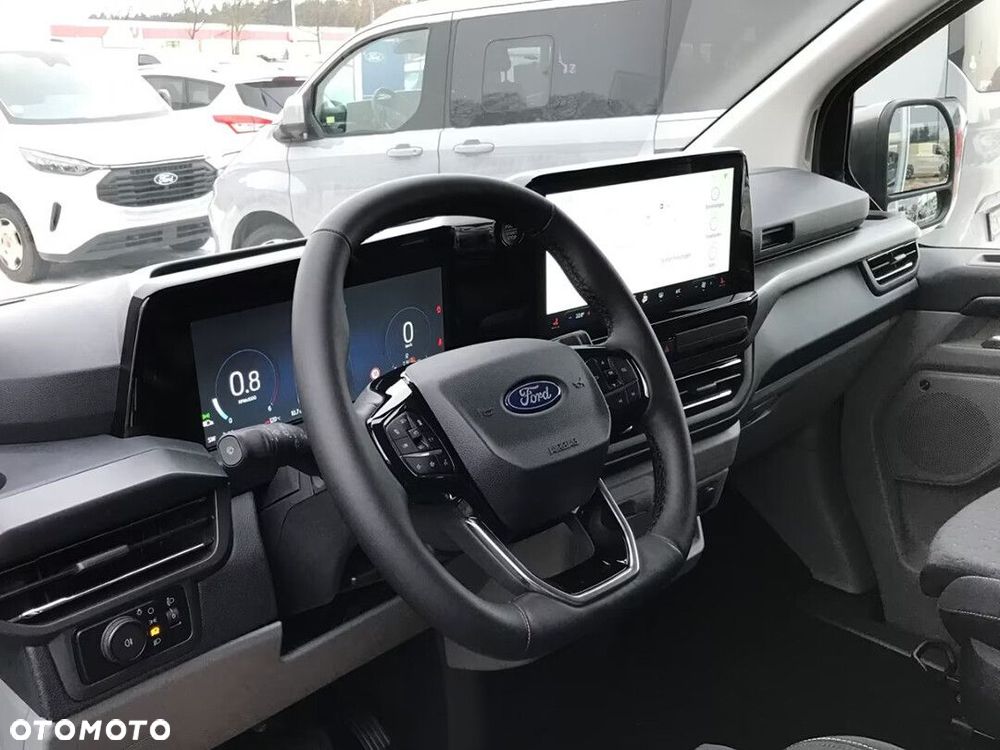 Ford Tourneo Custom - 9