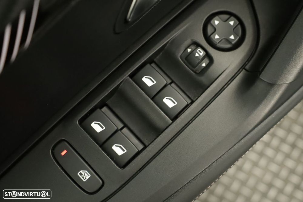 Peugeot 2008 1.2 PureTech Allure - 19