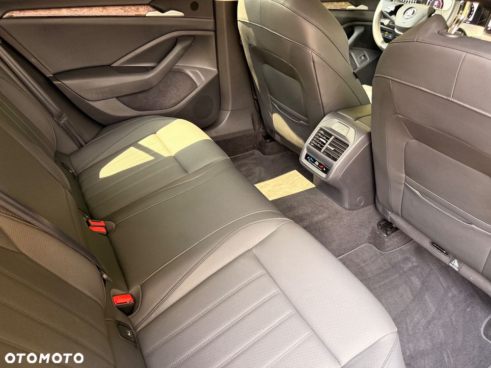 Skoda Superb 2.0 TDI SCR 4x4 L&K DSG - 19