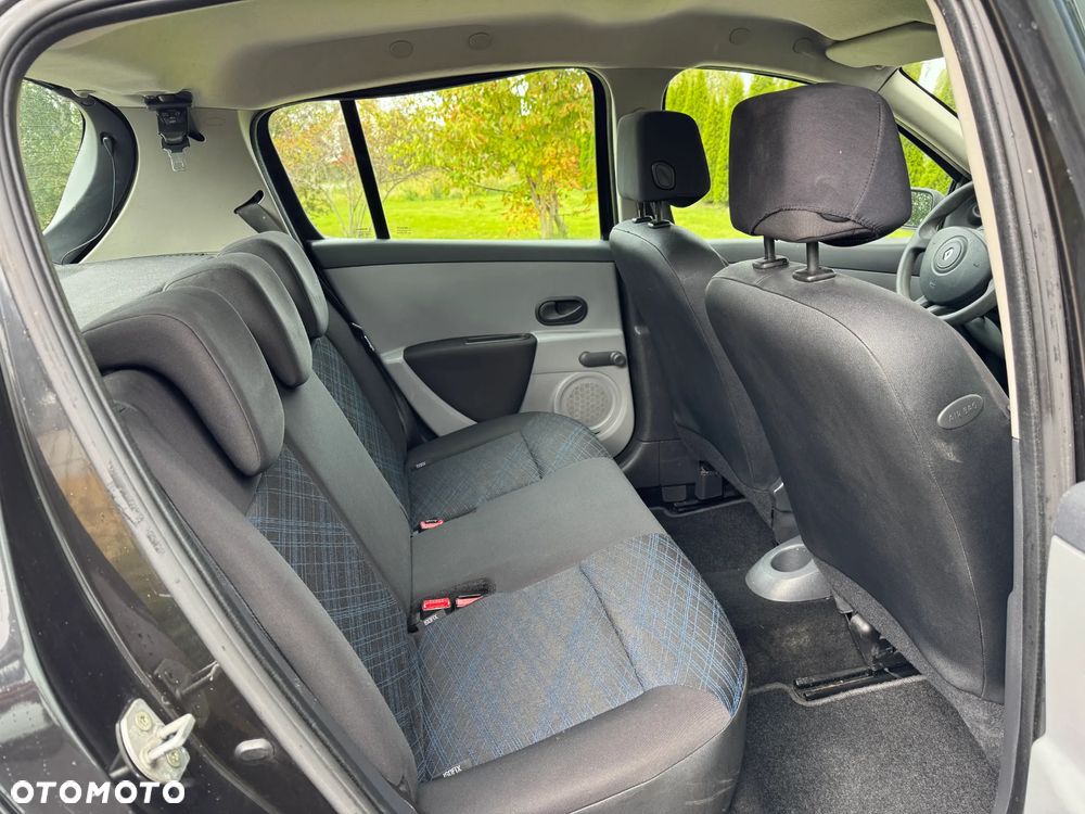 Renault Clio 1.2 16V Authentique - 23
