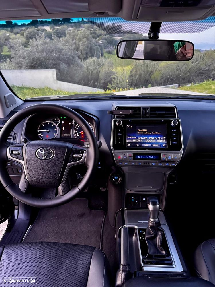 Toyota Land Cruiser 2.8 D-4D Auto Executive - 24