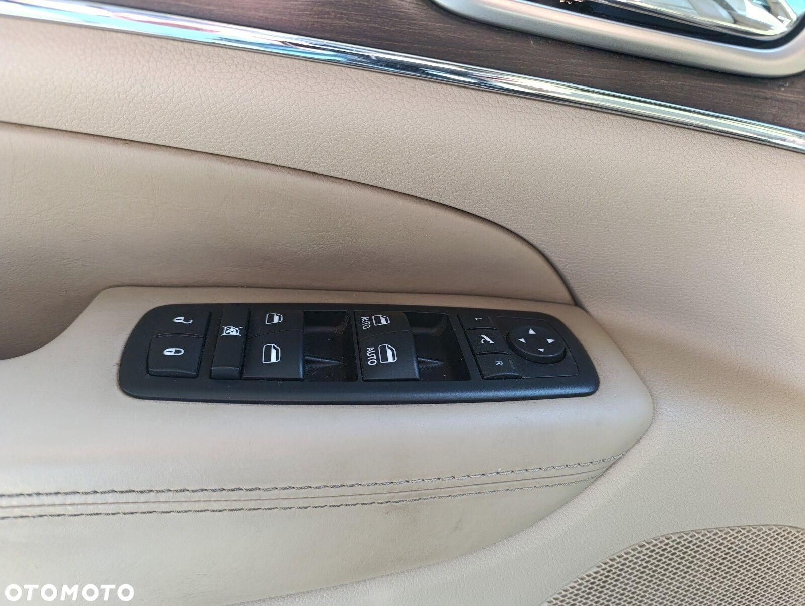 Jeep Grand Cherokee - 12