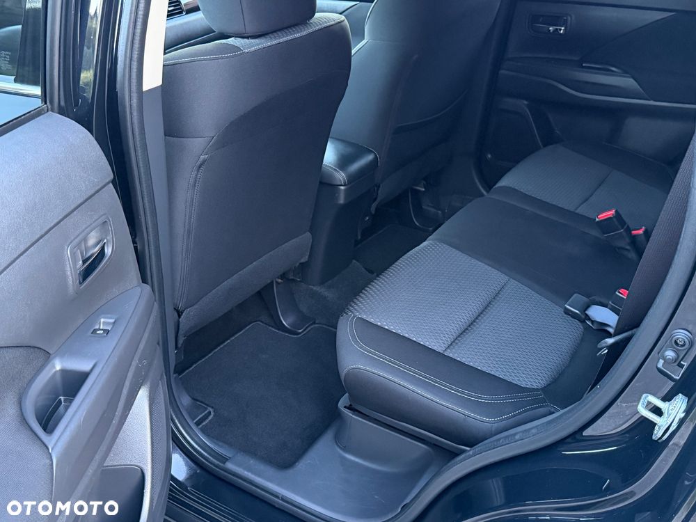 Mitsubishi Outlander 2.0 2WD Diamant - 22