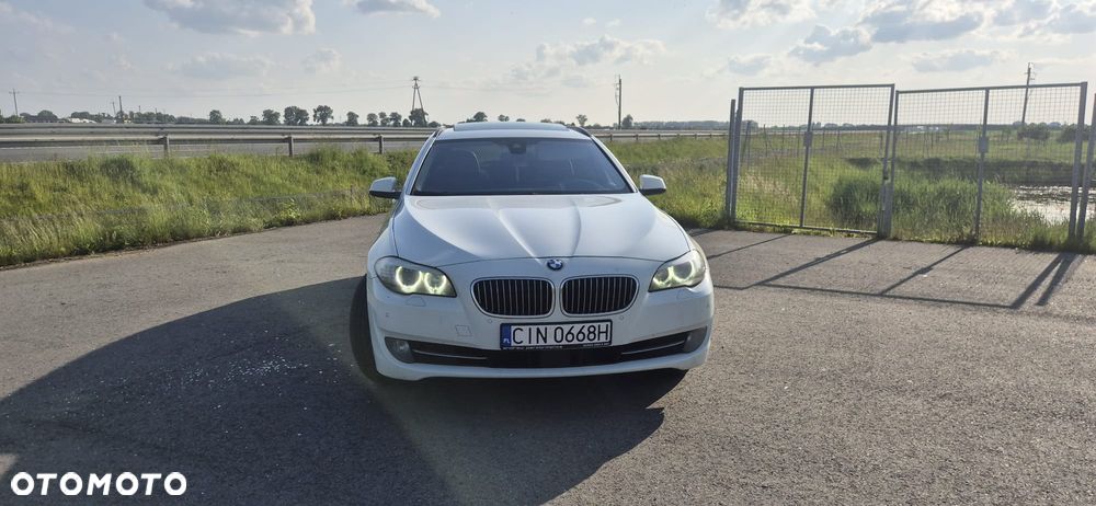 BMW Seria 5 525d xDrive - 11