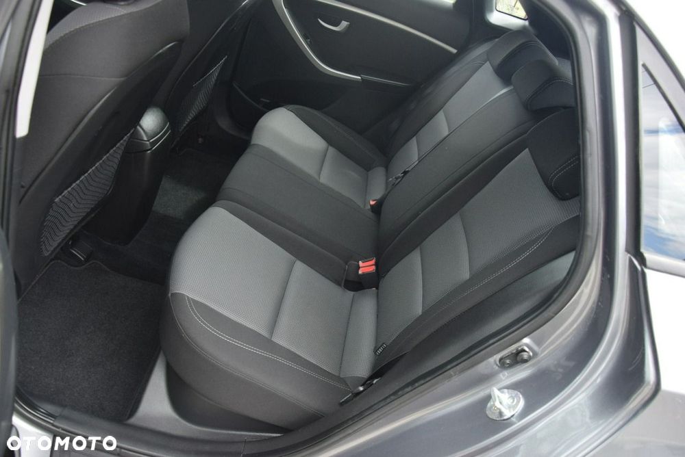Hyundai i30 1.6 CRDi Fifa World Cup Edition - 24