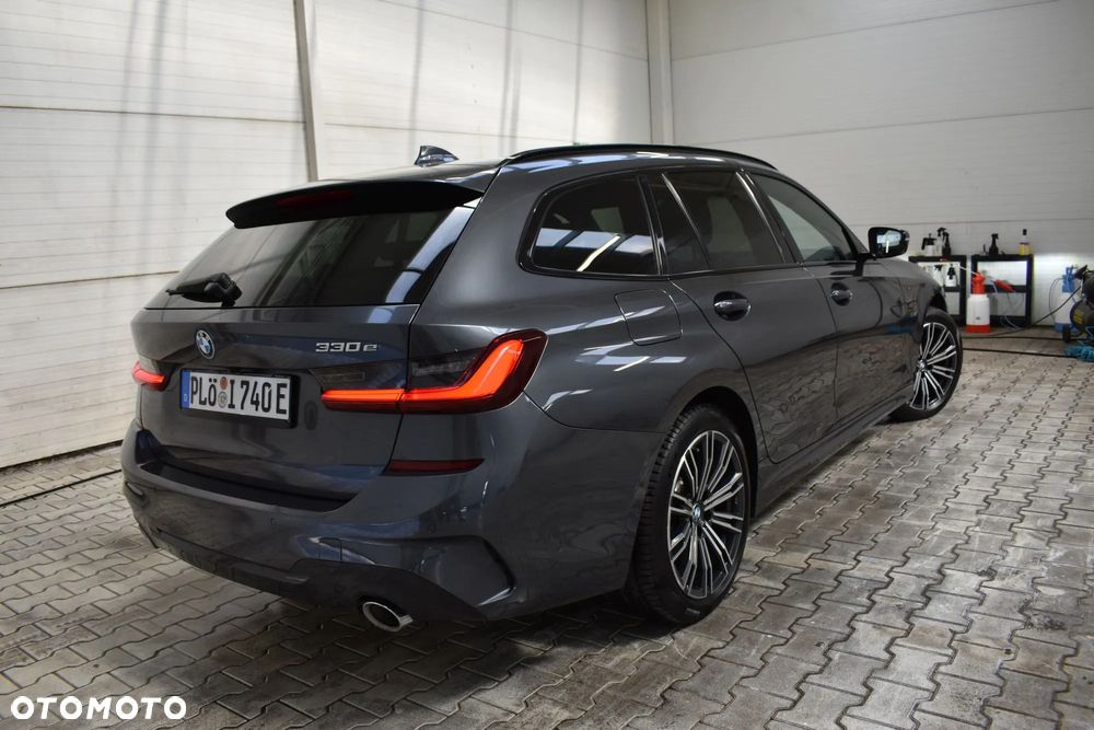BMW Seria 3 330e M Sport - 11