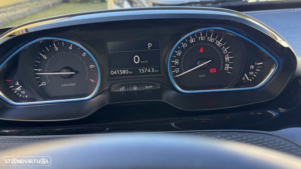 Peugeot 2008 1.2 PureTech Allure EAT6 - 14