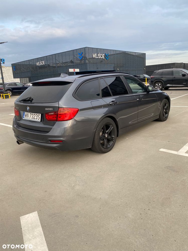 BMW Seria 3 328i xDrive - 13