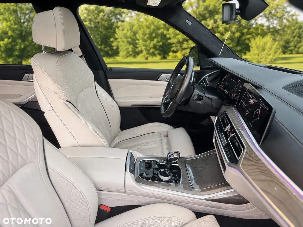 BMW X7 M50i sport - 24