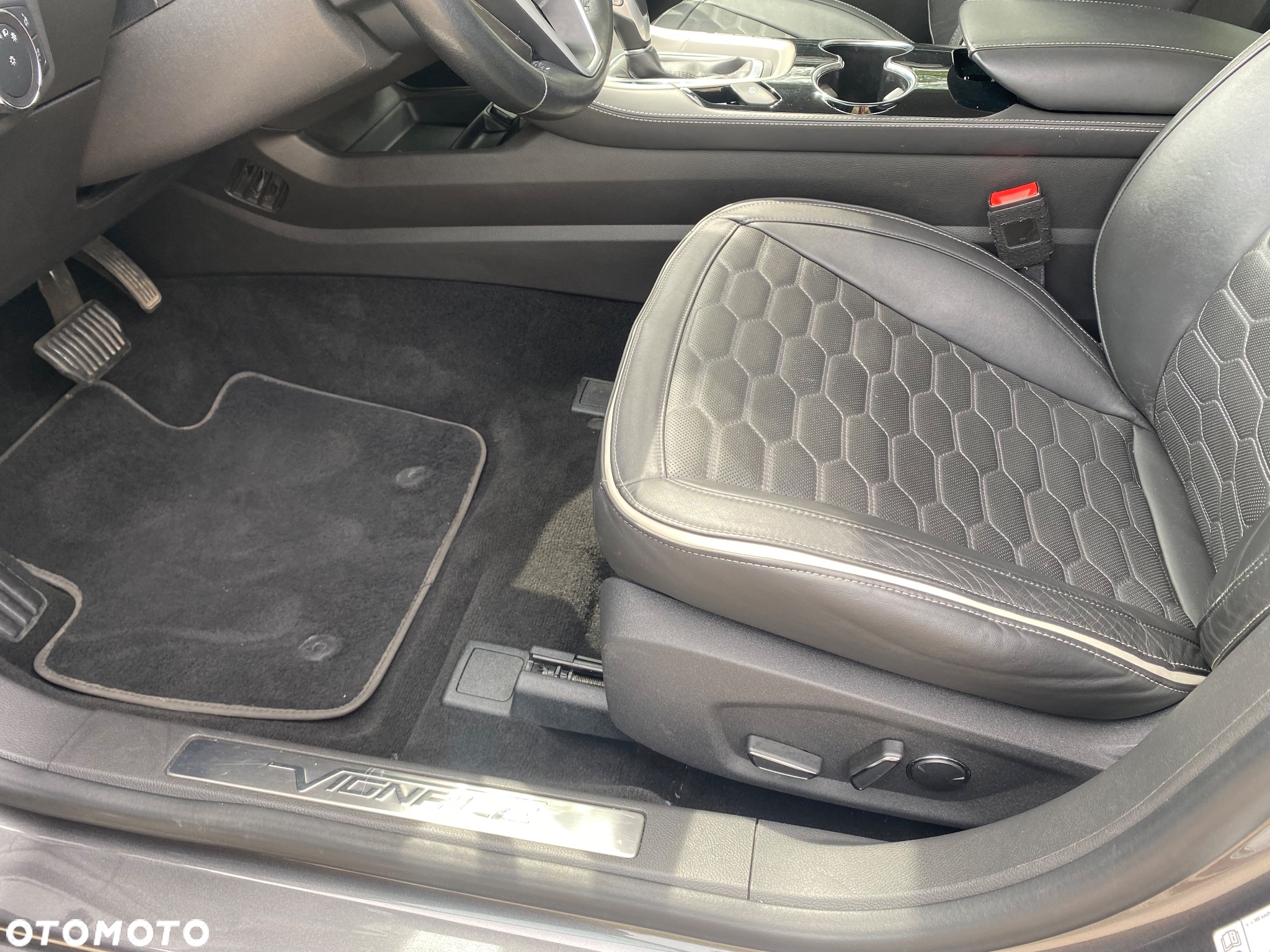 Ford Mondeo Vignale 2.0 Hybrid - 14