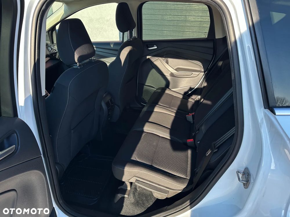 Ford Kuga - 27