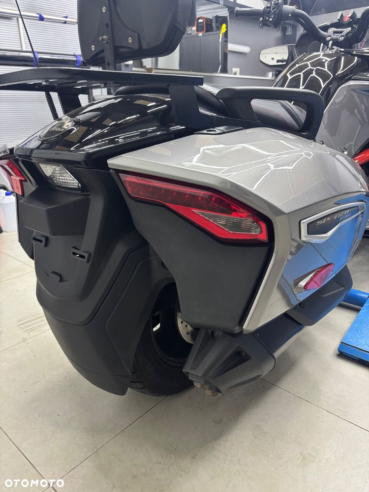 Can-Am Spyder - 8