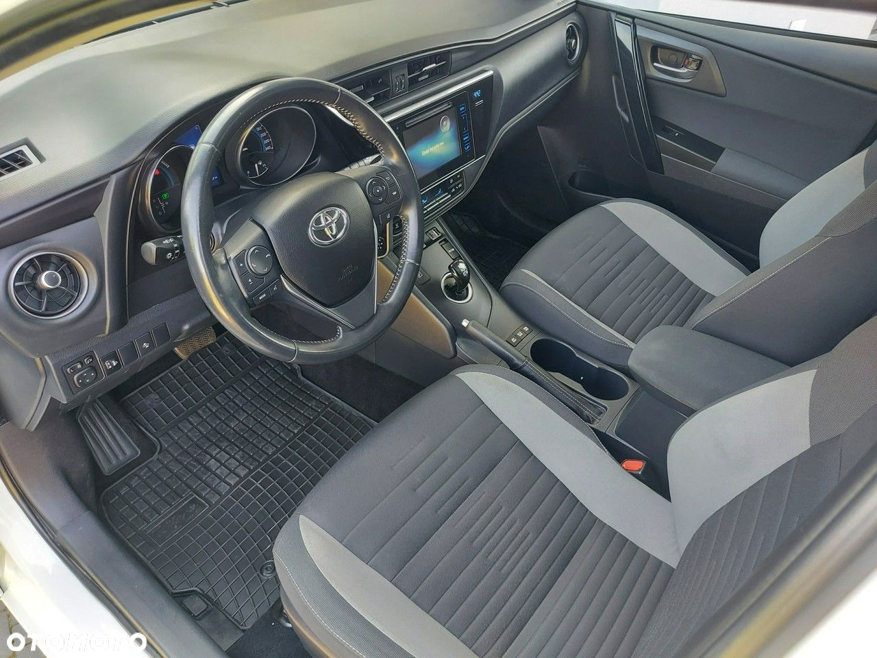Toyota Auris - 11