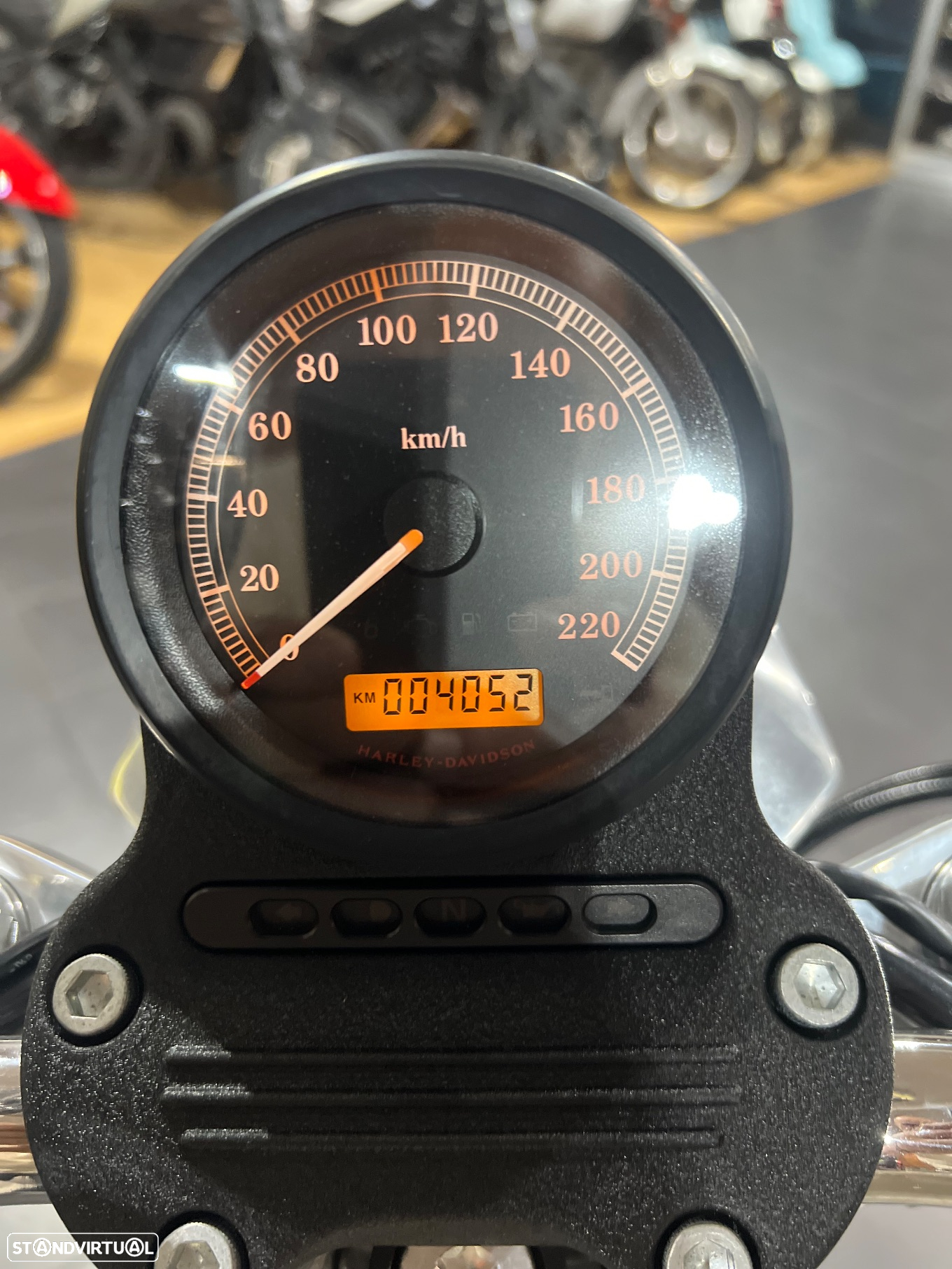 Harley-Davidson 883 - 10