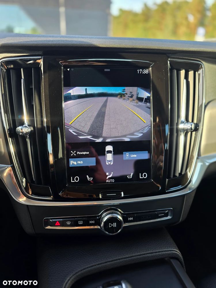 Volvo S90 D4 SCR Momentum Pro - 27